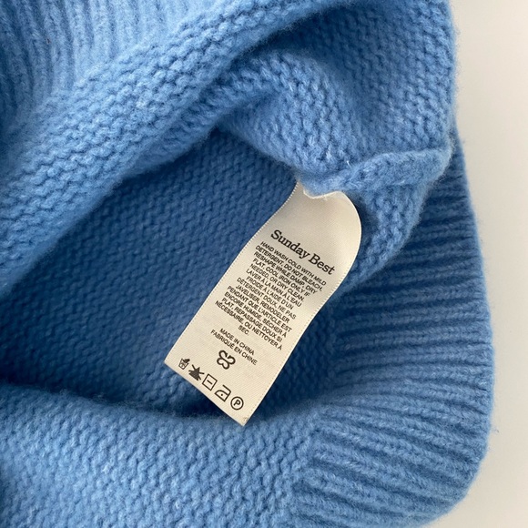 Aritzia Scottie Turtleneck - Picture 3 of 5